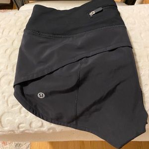 Lululemon mid-low rise black running short